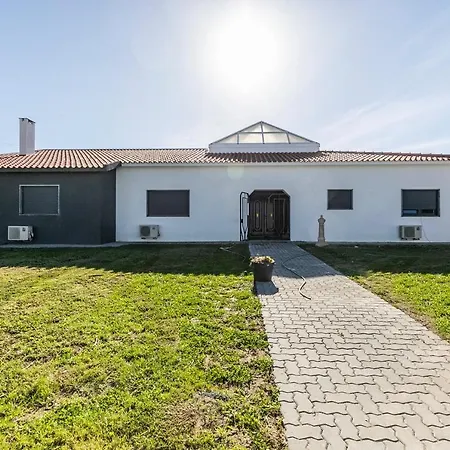 מלון דירות Patio Portugues מאפרה